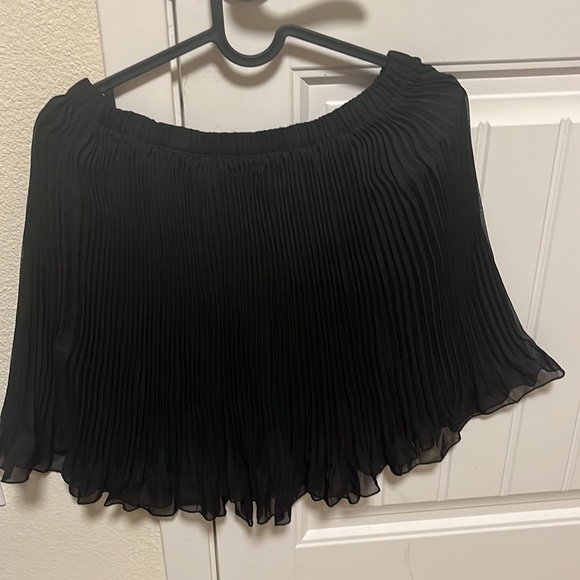 Black Frilled Miniskirt GU (uniqlo) EUC size L bought in Japan - Picture 2 of 4